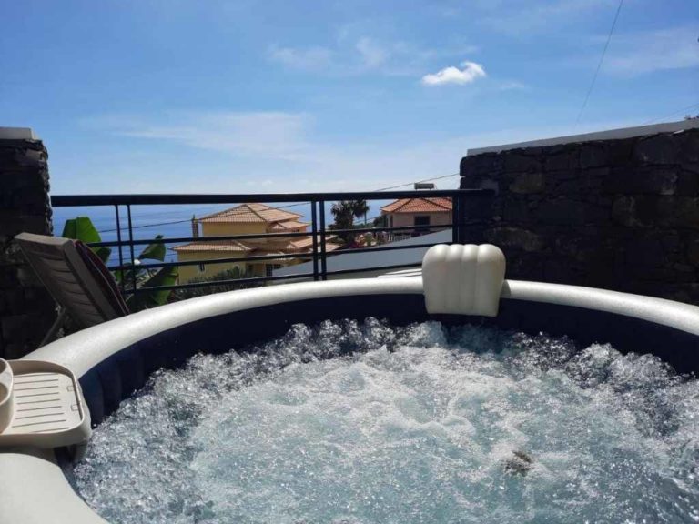 Sea view cottage hot tub