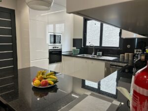 villa diogo-madeira-kitchen1