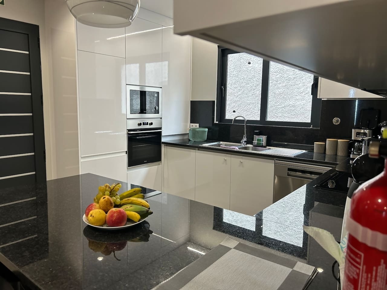 villa diogo-madeira-kitchen1