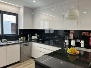 villa diogo-madeira-kitchen2